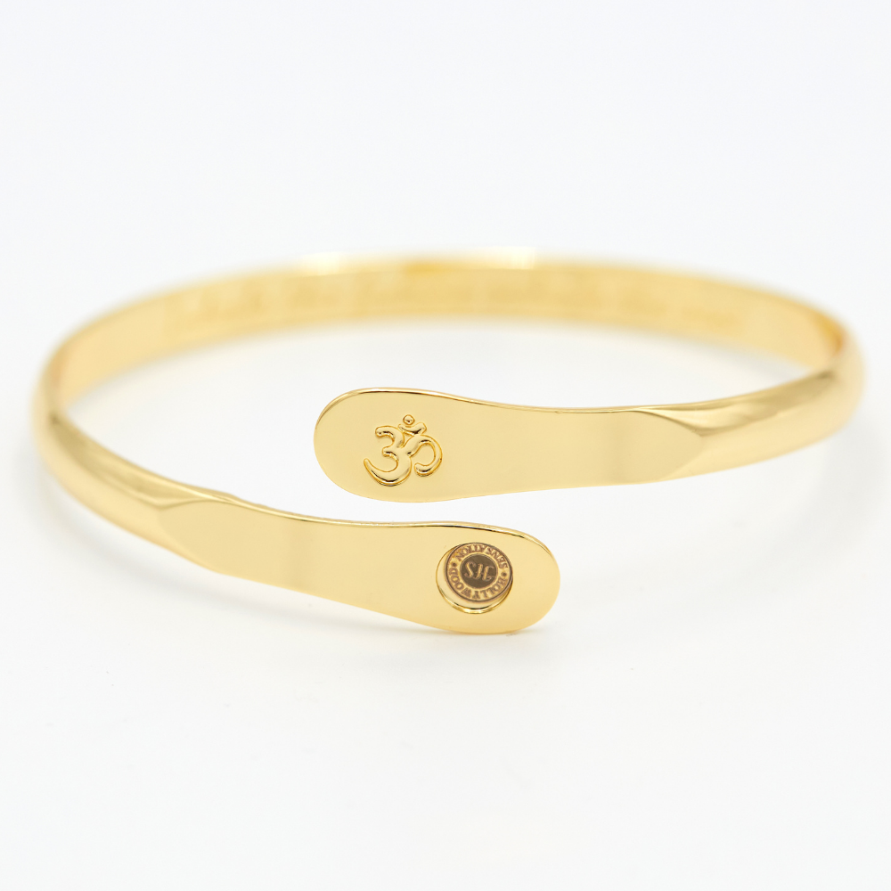 OM bracelet, wrapped bracelet with gold tone Om charm, Hindu symbol, red,  gift for her, yoga bracelet, lucky charm, ohm spiritual jewelry – Shani &  Adi Jewelry