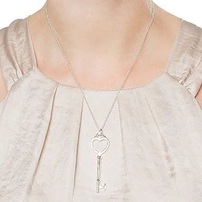 Heart and Key Necklace - Hollywood Sensation®