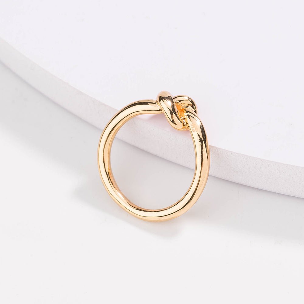 Love Knot Ring Commitment Ring for Women in Gold or Silver - Hollywood Sensation®